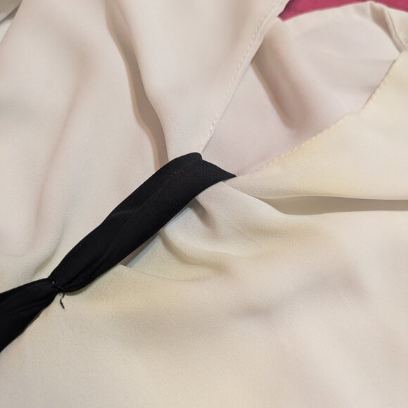 Cute out white top with black belt accent - Picture 4 of 6